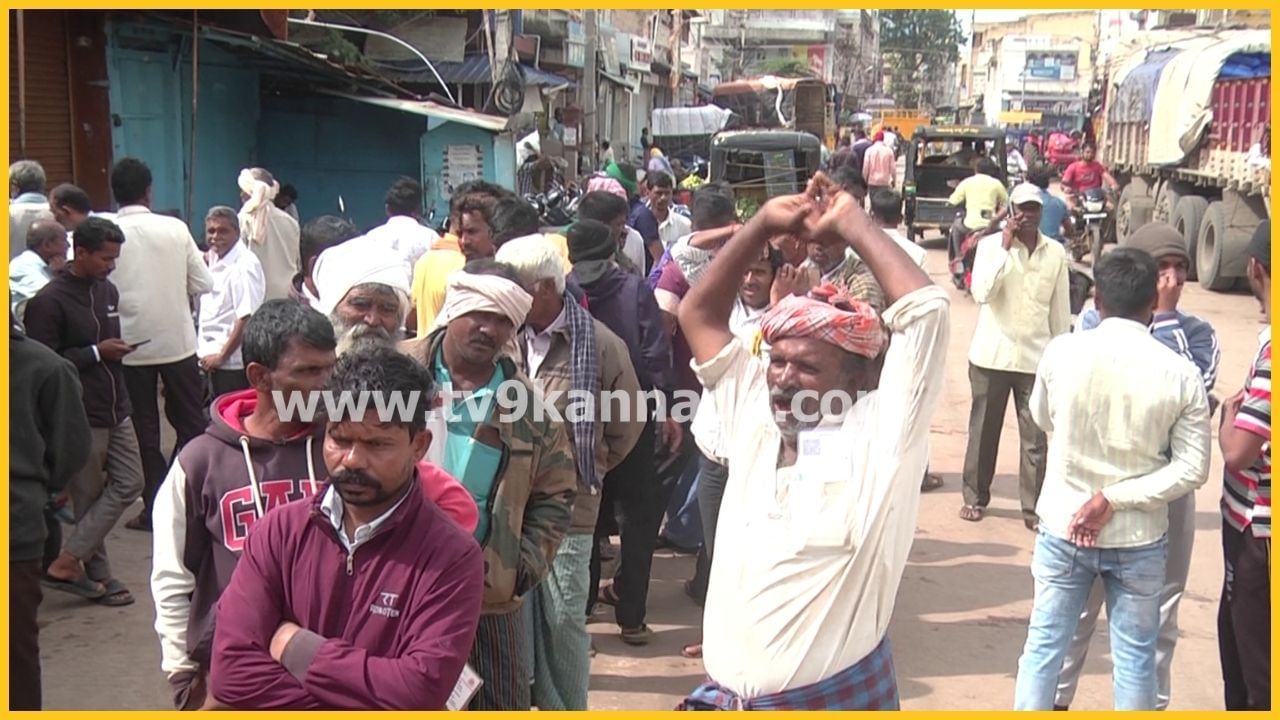 ಕರ್ನಾಟಕದಾದ್ಯಂತ ರಸಗೊಬ್ಬರದ ಬರ: ರೈತರು ಕಂಗಾಲು, ಎಲ್ಲಿಗೆ ಹೋಗಿ ಕೇಳಿದರೂ ‘ನೋ ಸ್ಟಾಕ್’ ಬೋರ್ಡ್