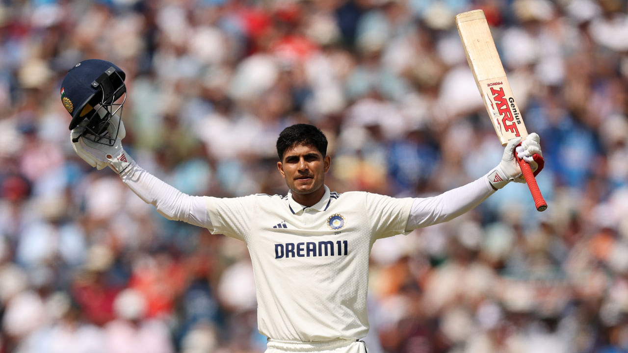 ಇದೀಗ ಭಾರತೀಯ ಟೆಸ್ಟ್ ತಂಡದ ನಾಯಕ ಶುಭ್ಮನ್ ಗಿಲ್ ಕೂಡ ಈ ಪಟ್ಟಿಗೆ ಸೇರಿದ್ದಾರೆ. 2023 ರಲ್ಲಿ ನ್ಯೂಜಿಲೆಂಡ್ ವಿರುದ್ಧದ ಏಕದಿನ ಪಂದ್ಯದಲ್ಲಿ 208 ರನ್ಗಳ ಇನ್ನಿಂಗ್ಸ್ ಆಡಿದ್ದ ಗಿಲ್, ಈ ಮೂಲಕ ಏಕದಿನ ಪಂದ್ಯದಲ್ಲಿ ದ್ವಿಶತಕ ಗಳಿಸಿದ ಅತ್ಯಂತ ಕಿರಿಯ ಬ್ಯಾಟ್ಸ್ಮನ್ ಎಂಬ ಹೆಗ್ಗಳಿಕೆಗೆ ಪಾತ್ರರಾಗಿದ್ದರು. ಇದೀಗ ಇಂಗ್ಲೆಂಡ್ ವಿರುದ್ಧದ ಎಡ್ಜ್ಬಾಸ್ಟನ್ ಟೆಸ್ಟ್ ಪಂದ್ಯದಲ್ಲಿ 269 ರನ್ ಬಾರಿಸುವ ಮೂಲಕ ಹೊಸ ಇತಿಹಾಸವನ್ನು ಸೃಷ್ಟಿಸಿದ್ದಾರೆ.
