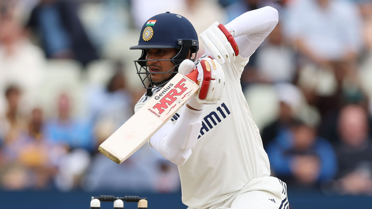 ಮೊದಲ ಇನ್ನಿಂಗ್ಸ್ನಲ್ಲಿ ದ್ವಿಶತಕ ಬಾರಿಸಿದ್ದ ಗಿಲ್, ಎರಡನೇ ಇನ್ನಿಂಗ್ಸ್ನಲ್ಲಿ ಶತಕದ ಇನ್ನಿಂಗ್ಸ್ ಆಡಿದ್ದರು. ಈ ಮೂಲಕ ಎಡ್ಜ್ಬಾಸ್ಟನ್ ಟೆಸ್ಟ್ನಲ್ಲಿ ಬರೋಬ್ಬರಿ 430 ರನ್ ಬಾರಿಸಿದ್ದರು. ಈ ಪ್ರದರ್ಶನದ ಆಧಾರದ ಮೇಲೆ, 807 ರೇಟಿಂಗ್ ಪಾಯಿಂಟ್ ಪಡೆದಿರುವ ಶುಭ್ಮನ್ ಗಿಲ್ ಐಸಿಸಿ ಟೆಸ್ಟ್ ಶ್ರೇಯಾಂಕದಲ್ಲಿ ಆರನೇ ಸ್ಥಾನದಲ್ಲಿದ್ದಾರೆ.