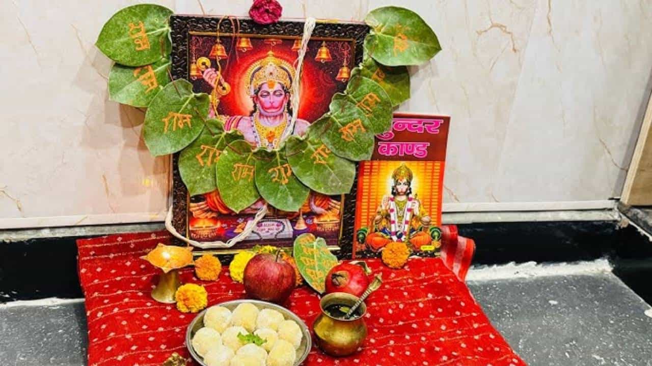 Hanuman Puja: ಮಂಗಳವಾರ ಹನುಮಂತನಿಗೆ ಈ ವಸ್ತುಗಳನ್ನು ಅರ್ಪಿಸಿ, ಎಲ್ಲಾ ತೊಂದರೆಗಳಿಂದ ಮುಕ್ತಿ ಪಡೆಯಿರಿ!