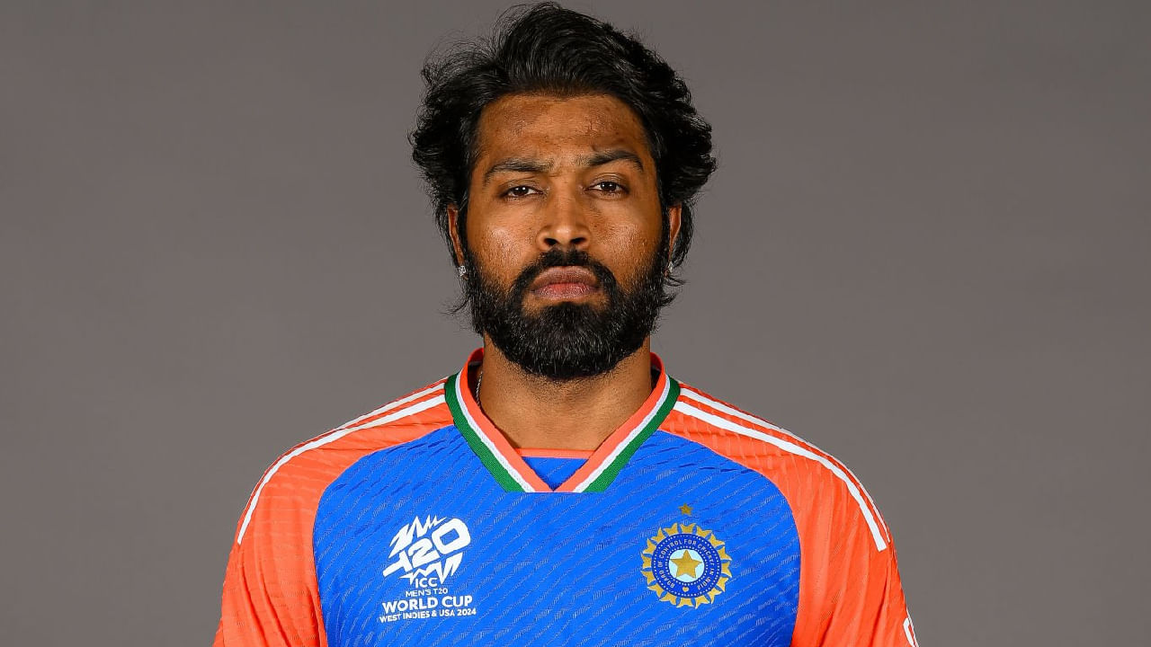 ಹಾರ್ದಿಕ್ ಪಾಂಡ್ಯ: ಟಿ20 ಆಲ್ರೌಂಡರ್ಗಳ ರ್ಯಾಂಕಿಂಗ್ ಪಟ್ಟಿಯಲ್ಲಿ ಮೊದಲ ಸ್ಥಾನದಲ್ಲಿರುವುದು ಹಾರ್ದಿಕ್ ಪಾಂಡ್ಯ. 252 ಅಂಕಗಳನ್ನು ಹೊಂದಿರುವ ಹಾರ್ದಿಕ್ ಕಳೆದ ಕೆಲ ವಾರಗಳಿಂದ ನಂಬರ್ 1 ಸ್ಥಾನವನ್ನು ಕಾಯ್ದುಕೊಳ್ಳುವಲ್ಲಿ ಯಶಸ್ವಿಯಾಗಿದ್ದಾರೆ.