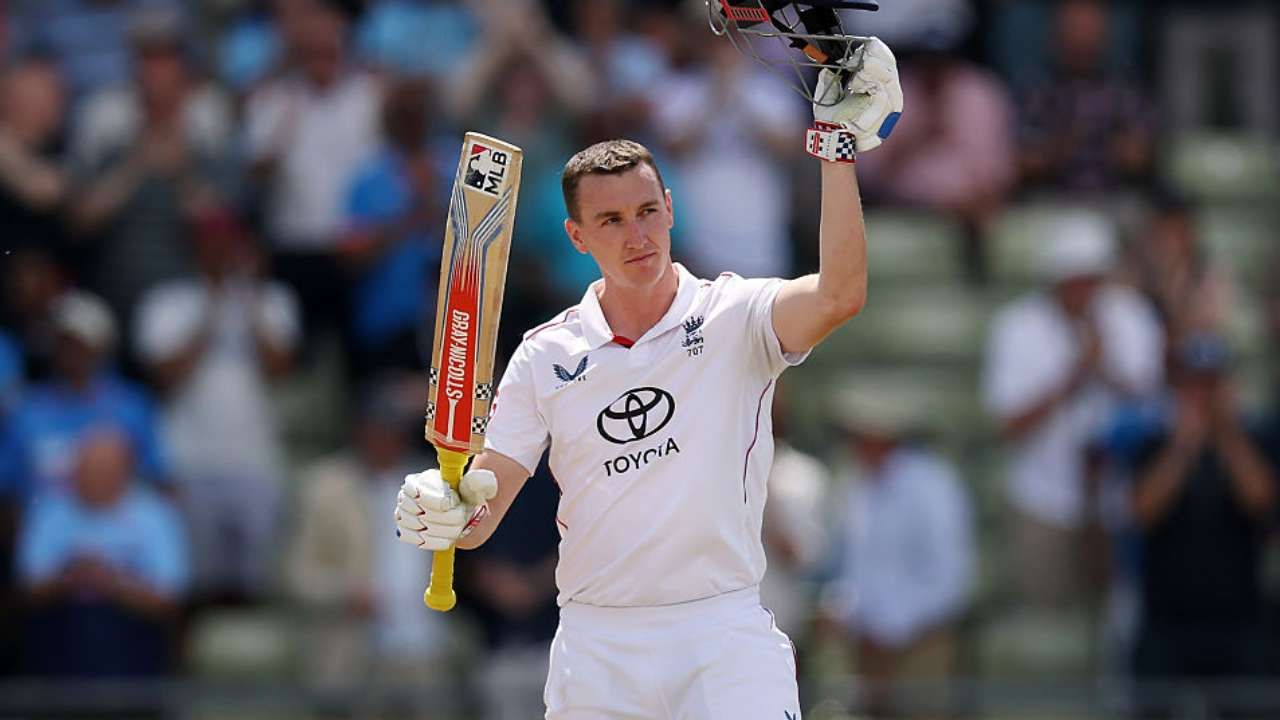 Harry Brook Century: ಇಂಗ್ಲೆಂಡ್ ತಂಡವನ್ನು ಸಂಕಷ್ಟದಿಂದ ಪಾರು ಮಾಡಿ ಶತಕ ಬಾರಿಸಿದ ಹ್ಯಾರಿ ಬ್ರೂಕ್ Harry Brook Century: ಇಂಗ್ಲೆಂಡ್ ತಂಡವನ್ನು ಸಂಕಷ್ಟದಿಂದ ಪಾರು ಮಾಡಿ ಶತಕ ಬಾರಿಸಿದ ಹ್ಯಾರಿ ಬ್ರೂಕ್
