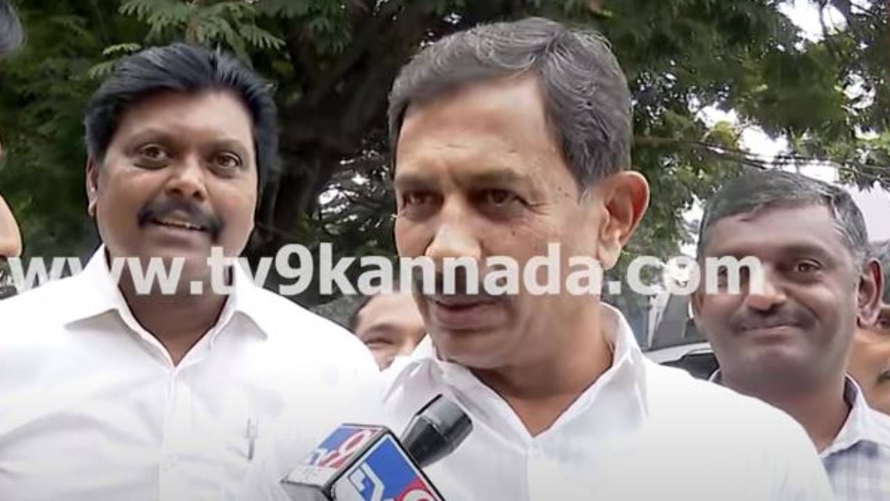 ನಮ್ಮ ಅಧ್ಯಕ್ಷರು ಮುಖ್ಯಮಂತ್ರಿ ಬದಲಾವಣೆ ಬಗ್ಗೆ ಮಾತಾಡಕೂಡದು ಅಂತ ಹೇಳಿದ್ದಾರೆ: ಹೆಚ್​ಸಿ ಬಾಲಕೃಷ್ಣ