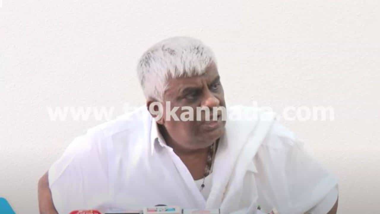 ಸರ್ಕಾರದ ವಿರುದ್ಧ ಸಿಡಿಯುವ ರೇವಣ್ಣ ಜಿಲ್ಲಾ ಉಸ್ತುವಾರಿ ಸಚಿವ ರಾಜಣ್ಣ ಮತ್ತು ಗುಂಡೂರಾವ್ರನ್ನು ಟೀಕಿಸಲ್ಲ ಸರ್ಕಾರದ ವಿರುದ್ಧ ಸಿಡಿಯುವ ರೇವಣ್ಣ ಜಿಲ್ಲಾ ಉಸ್ತುವಾರಿ ಸಚಿವ ರಾಜಣ್ಣ ಮತ್ತು ಗುಂಡೂರಾವ್ರನ್ನು ಟೀಕಿಸಲ್ಲ
