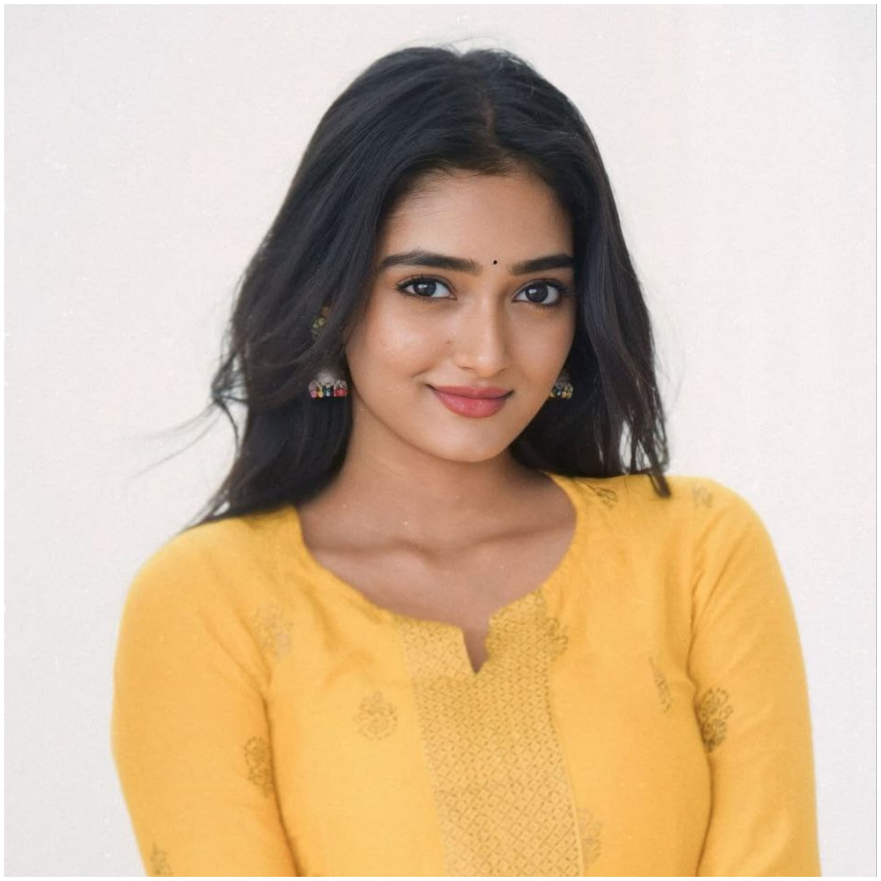 ಕಿರಣ್ ರಾಜ್ ನಾಯಕನಾಗಿ ನಟಿಸುತ್ತಿರುವ ‘ಜಾಕಿ 42’ ಸಿನಿಮಾಗೆ ಹೃತಿಕಾ ಶ್ರೀನಿವಾಸ್ ಅವರು ನಾಯಕಿಯಾಗಿ ಆಯ್ಕೆ ಯಾಗಿದ್ದಾರೆ. ಮಾಡರ್ನ್ ಮತ್ತು ಹೋಮ್ಲಿ ಶೇಡ್ ಇರುವ ಪಾತ್ರ ಇದಾಗಿದೆ ಎಂದು ಚಿತ್ರತಂಡ ಮಾಹಿತಿ ನೀಡಿದೆ.