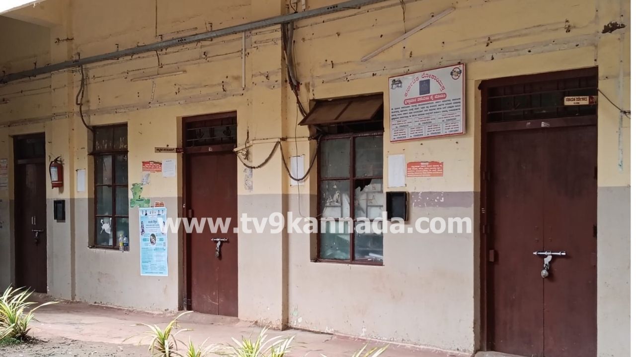 ಹುಬ್ಬಳ್ಳಿ ಧಾರವಾಡ: 5ನೇ ದಿನಕ್ಕೆ ಕಾಲಿಟ್ಟ ಪಾಲಿಕೆ ಸಿಬ್ಬಂದಿ ಮುಷ್ಕರ, ಜನ ಪರದಾಟ ಹುಬ್ಬಳ್ಳಿ ಧಾರವಾಡ: 5ನೇ ದಿನಕ್ಕೆ ಕಾಲಿಟ್ಟ ಪಾಲಿಕೆ ಸಿಬ್ಬಂದಿ ಮುಷ್ಕರ, ಜನ ಪರದಾಟ