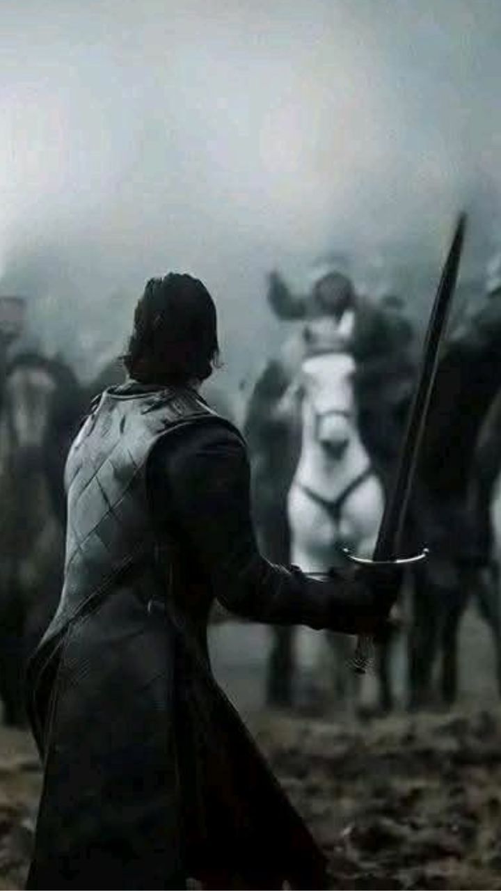 ಯುದ್ಧಕ್ಕೆ ಸಂಬಂಧಿಸಿದ ಫೋಟೋಗಳನ್ನು ಮನೆಯಲ್ಲಿ ಇಡಲೇಬಾರದು. ಇದು ಮನೆಯಲ್ಲಿ ಅಶಾಂತಿ  ಮತ್ತು ಅಪಶ್ರುತಿಯ ಪರಿಸ್ಥಿತಿಯನ್ನು ಉಂಟು ಮಾಡುತ್ತದೆ.