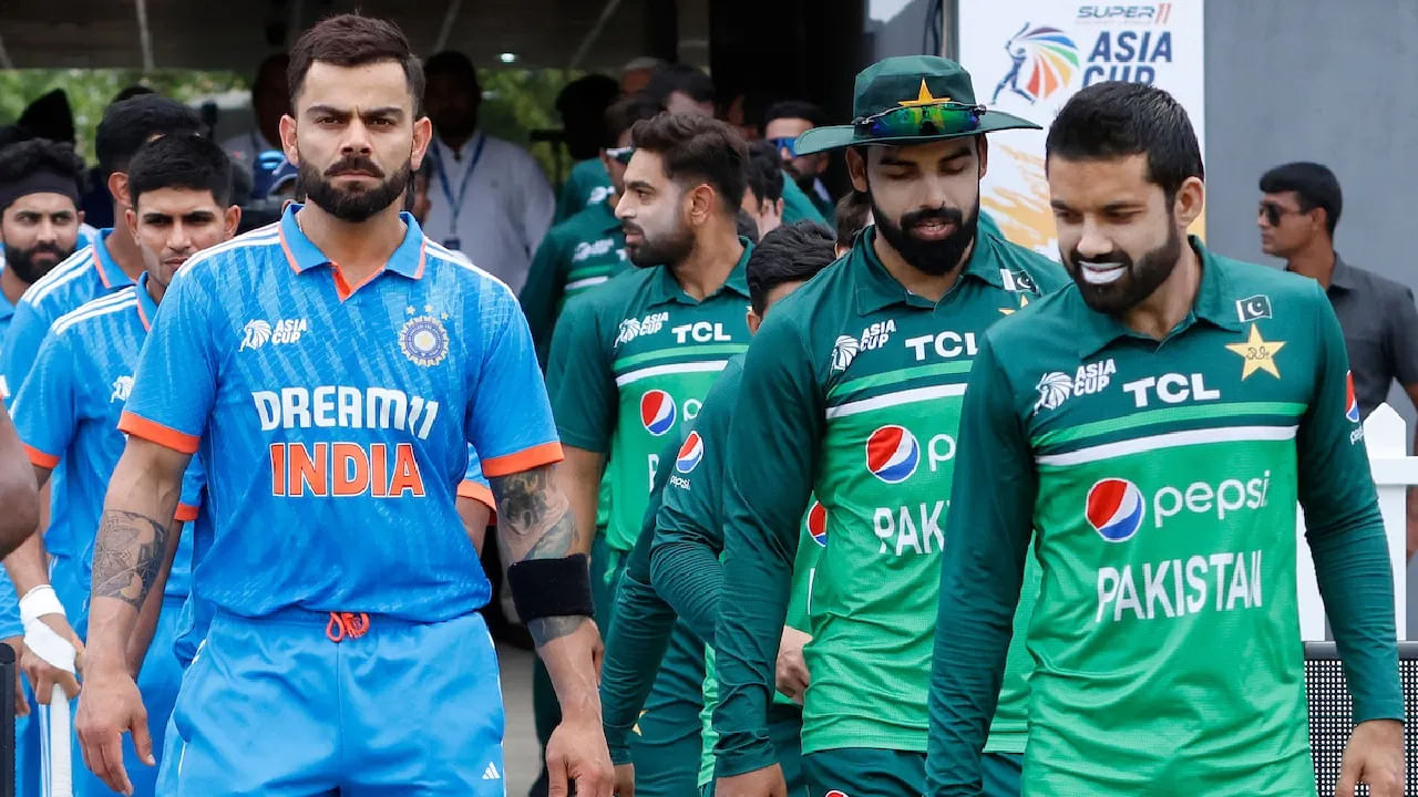 ಇತ್ತ ಭಾರತ ಮತ್ತು ಪಾಕಿಸ್ತಾನ್ ತಂಡಗಳು ಗ್ರೂಪ್ ಎ ನಲ್ಲಿದ್ದು, ಹೀಗಾಗಿ ಮೊದಲ ಸುತ್ತಿನಲ್ಲೇ ಸಾಂಪ್ರದಾಯಿಕ ಎದುರಾಳಿಗಳು ಮುಖಾಮುಖಿಯಾಗಲಿದೆ.  ಲೀಗ್ ಪಂದ್ಯಗಳ ಬಳಿಕ ಪಾಕಿಸ್ತಾನ್ ಹಾಗೂ ಟೀಮ್ ಇಂಡಿಯಾ ಸೂಪರ್-4 ಹಂತಕ್ಕೇರಿದರೆ ಮತ್ತೊಮ್ಮೆ ಎದುರು ಬದುರಾಗಲಿದೆ.