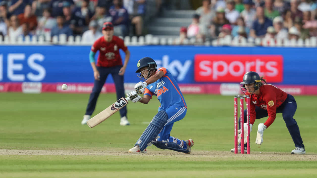 IND vs ENG: ಇನ್ನೊಂದು ಗೆಲುವು; ಆಂಗ್ಲರ ನೆಲದಲ್ಲಿ ಇತಿಹಾಸ ಸೃಷ್ಟಿಸಲಿದೆ ಟೀಂ ಇಂಡಿಯಾ IND vs ENG: ಇನ್ನೊಂದು ಗೆಲುವು; ಆಂಗ್ಲರ ನೆಲದಲ್ಲಿ ಇತಿಹಾಸ ಸೃಷ್ಟಿಸಲಿದೆ ಟೀಂ ಇಂಡಿಯಾ