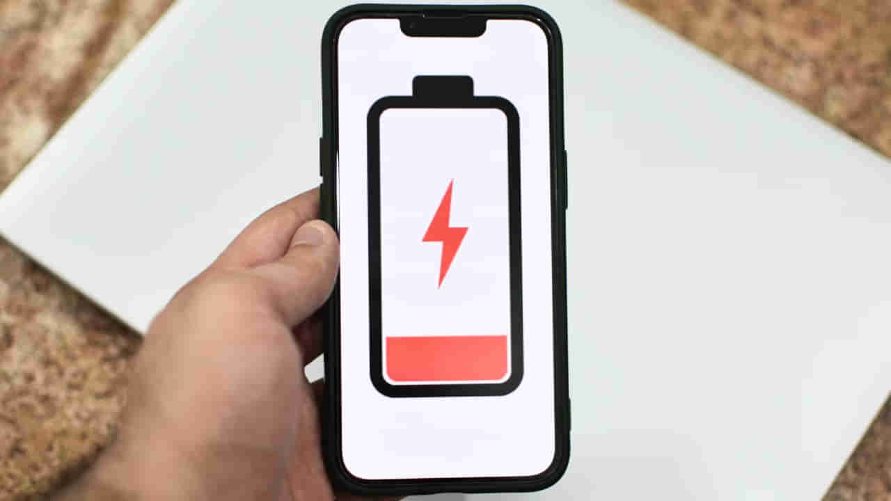 Tech Tips: ಐಫೋನ್ ಬ್ಯಾಟರಿ ಒಂದು ದಿನವೂ ಬಾಳಿಕೆ ಬರುತ್ತಿಲ್ಲವೇ?: ಈ 4 ಸೆಟ್ಟಿಂಗ್ಸ್ ತಕ್ಷಣ ಆಫ್ ಮಾಡಿ