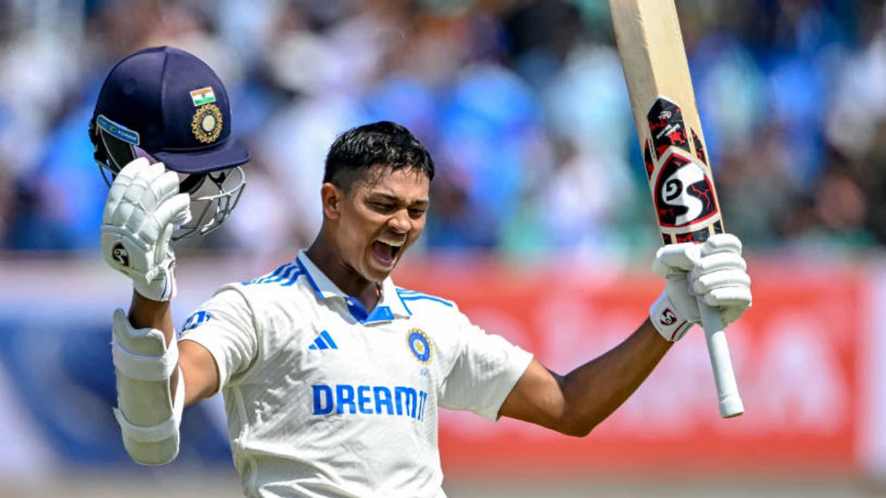 ಇದು ಮಾತ್ರವಲ್ಲದೆ ಈ ಅರ್ಧಶತಕದ ಇನ್ನಿಂಗ್ಸ್ ಮೂಲಕ ಯಶಸ್ವಿ ಜೈಸ್ವಾಲ್ ಇಂಗ್ಲೆಂಡ್ ವಿರುದ್ಧ ಟೆಸ್ಟ್‌ನಲ್ಲಿ 1000 ರನ್‌ಗಳನ್ನು ಪೂರೈಸಿದ ಸಾಧನೆ ಮಾಡಿದ್ದಾರೆ. ಇಲ್ಲಿಯವರೆಗೆ ಜೈಸ್ವಾಲ್ ಇಂಗ್ಲೆಂಡ್ ವಿರುದ್ಧ 1 ಶತಕ ಮತ್ತು 2 ದ್ವಿಶತಕಗಳನ್ನು ಬಾರಿಸಿದ್ದು, 5 ಅರ್ಧಶತಕಗಳನ್ನು ಸಹ ಸಿಡಿಸಿದ್ದಾರೆ. 
