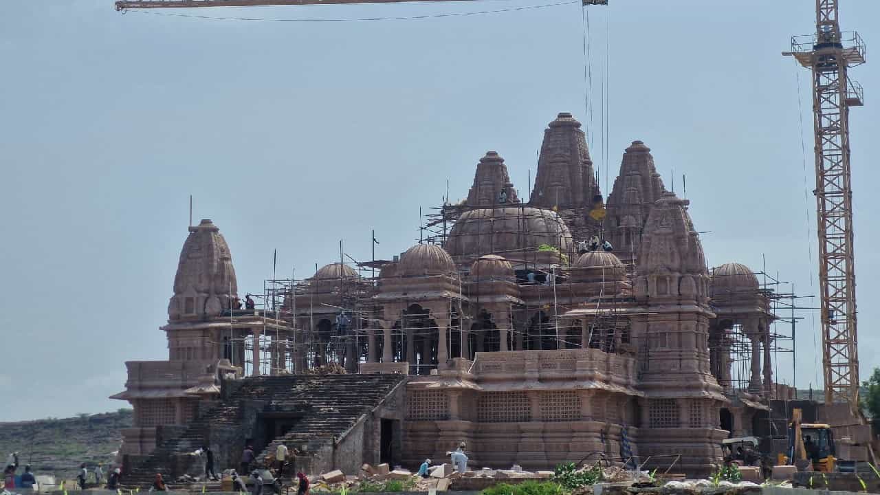 ಜೋಧಪುರದ ಅಕ್ಷರಧಾಮ ದೇವಾಲಯ ನಿರ್ಮಾಣ ಶೀಘ್ರದಲ್ಲೇ ಪೂರ್ಣ; ಸೆ. 25ರಂದು ಪ್ರತಿಷ್ಠಾಪನೆ ಜೋಧಪುರದ ಅಕ್ಷರಧಾಮ ದೇವಾಲಯ ನಿರ್ಮಾಣ ಶೀಘ್ರದಲ್ಲೇ ಪೂರ್ಣ; ಸೆ. 25ರಂದು ಪ್ರತಿಷ್ಠಾಪನೆ