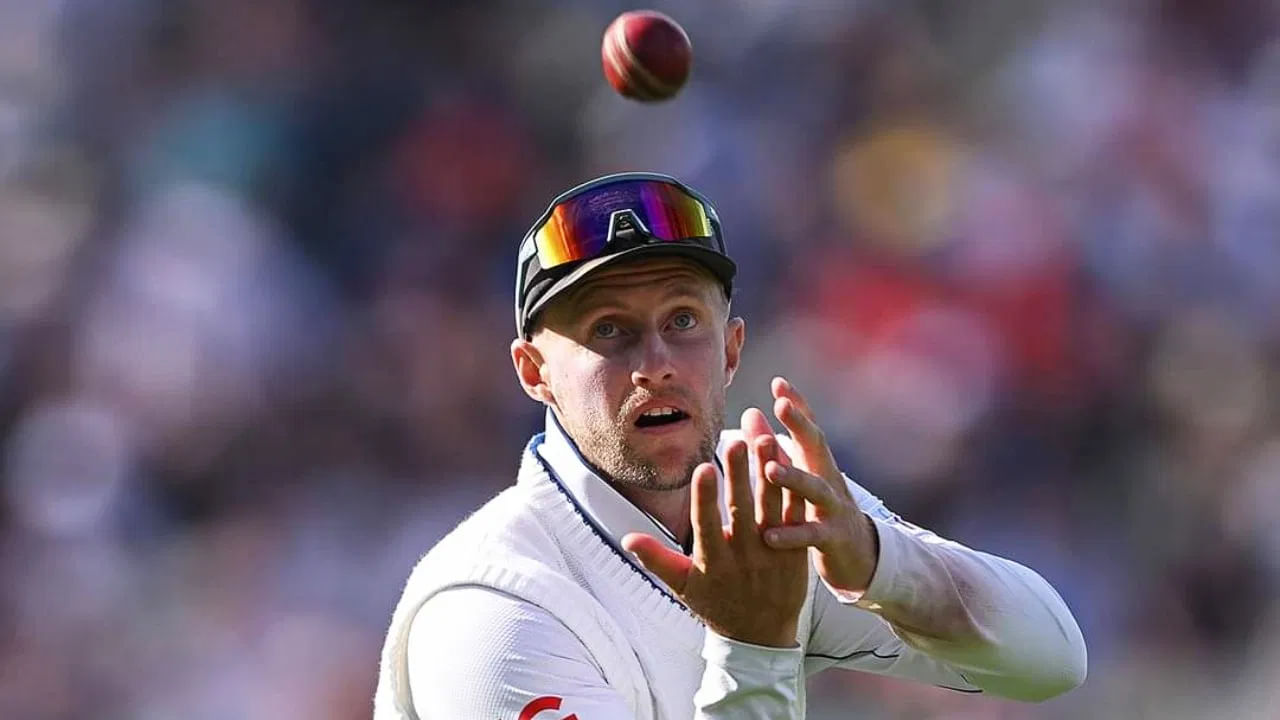 ಜೋ ರೂಟ್ ಈವರೆಗೆ 156 ಟೆಸ್ಟ್ ಪಂದ್ಯಗಳನ್ನಾಡಿದ್ದು, ಈ ವೇಳೆ 296 ಇನಿಂಗ್ಸ್ಗಳಲ್ಲಿ ಫೀಲ್ಡಿಂಗ್ ಮಾಡಿದ್ದಾರೆ. ಇದೇ ವೇಳೆ ಅವರು ಹಿಡಿದ ಕ್ಯಾಚ್ಗಳ ಸಂಖ್ಯೆ ಬರೋಬ್ಬರಿ 211* . ಈ ಮೂಲಕ ಟೆಸ್ಟ್ ಕ್ರಿಕೆಟ್ ಇತಿಹಾಸದಲ್ಲೇ ಅತೀ ಹೆಚ್ಚು ಕ್ಯಾಚ್ ಹಿಡಿದ ಫೀಲ್ಡರ್ ಎಂಬ ವಿಶ್ವ ದಾಖಲೆಯನ್ನು ಜೋ ರೂಟ್ ತಮ್ಮದಾಗಿಸಿಕೊಂಡಿದ್ದಾರೆ.