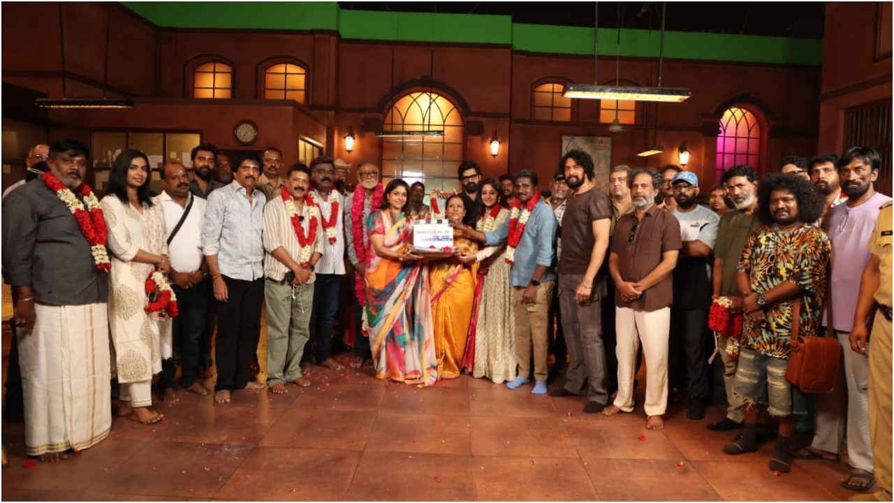 Sudeep's film is yet to be finalized. The film is temporarily titled 'K 47'. Kitchen's wife Priya was also present for the film. He has attracted attention in the photo.