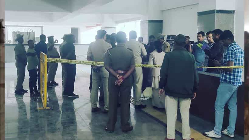 ಬೆಂಗಳೂರಿನ ಕಲಾಸಿಪಾಳ್ಯ ಬಸ್ ನಿಲ್ದಾಣದಲ್ಲಿ ಸ್ಫೋಟಕ ಪತ್ತೆ, ಸ್ಥಳಕ್ಕೆ ಶ್ವಾನದಳ, ಬಾಂಬ್ ನಿಷ್ಕ್ರಿಯ ದಳ ದೌಡು