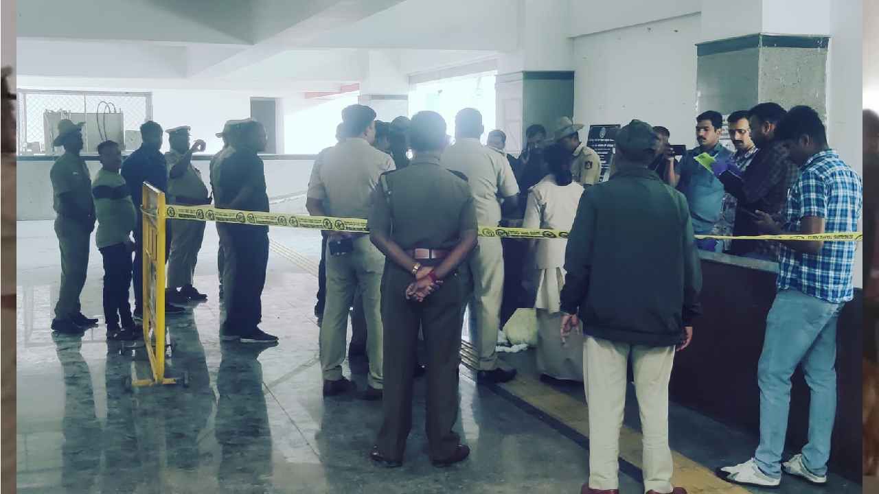 ಬೆಂಗಳೂರಿನ ಕಲಾಸಿಪಾಳ್ಯ ಬಸ್​ ನಿಲ್ದಾಣದಲ್ಲಿ ಸ್ಫೋಟಕ ಪತ್ತೆ, ಸ್ಥಳಕ್ಕೆ ಶ್ವಾನದಳ, ಬಾಂಬ್​ ನಿಷ್ಕ್ರಿಯ ದಳ ದೌಡು