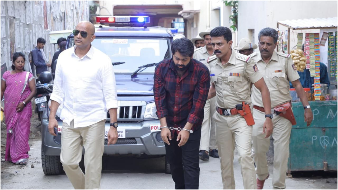 ‘ಕಮಲ್ ಶ್ರೀದೇವಿ’ ಸಿನಿಮಾಗೆ 63 ದಿನಗಳ ಚಿತ್ರೀಕರಣ ಕಾಲ ಚಿತ್ರೀಕರಣ ಮಾಡಲಾಗಿದೆ. ಮೈಸೂರಿನಲ್ಲಿ ಶೂಟಿಂಗ್ ಮುಕ್ತಾಯ ಆಗಿದೆ. ಬಳಿಕ ಬೆಂಗಳೂರಿನ ಬಂಡೆ ಮಹಾಕಾಳಿ ದೇವಸ್ಥಾನದಲ್ಲಿ ವಿಶೇಷ ಪೂಜೆ ಸಲ್ಲಿಸಿ ಪ್ರಚಾರ ಕಾರ್ಯಕ್ಕೆ ಚಿತ್ರತಂಡದಿಂದ ಚಾಲನೆ ನೀಡಲಾಗಿದೆ.