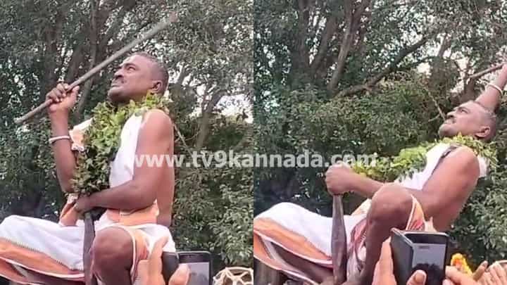 ಶಿಖರದ ತುದಿಗೆ ಘಟಸರ್ಪ ಅಡೀತ್ರಲೆ, ಭೂಲೋಕದ ಮುತ್ತು ಗಗನಕೇರೀತ್ರಲೇ: ಕಮ್ಮಾರಗಟ್ಟೆ ಕ್ಷೇತ್ರ ಪೂಜಾರಿಯಿಂದ ಕಾರ್ಣಿಕ ಶಿಖರದ ತುದಿಗೆ ಘಟಸರ್ಪ ಅಡೀತ್ರಲೆ, ಭೂಲೋಕದ ಮುತ್ತು ಗಗನಕೇರೀತ್ರಲೇ: ಕಮ್ಮಾರಗಟ್ಟೆ ಕ್ಷೇತ್ರ ಪೂಜಾರಿಯಿಂದ ಕಾರ್ಣಿಕ