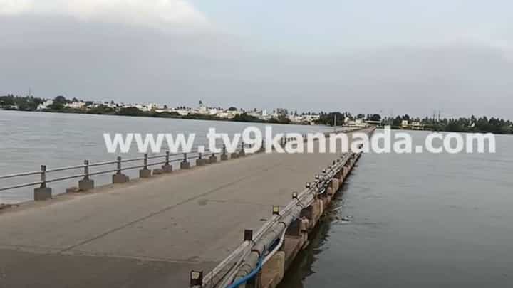 ಟಿಬಿ ಡ್ಯಾಂನಿಂದ ತುಂಗಭದ್ರಾ ನದಿಗೆ ನೀರು ಬಿಡುಗಡೆ, ಮುಳುಗಡೆ ಭೀತಿಯಲ್ಲಿ ಕಂಪ್ಲಿ-ಗಂಗಾವತಿ ಸೇತುವೆ ಟಿಬಿ ಡ್ಯಾಂನಿಂದ ತುಂಗಭದ್ರಾ ನದಿಗೆ ನೀರು ಬಿಡುಗಡೆ, ಮುಳುಗಡೆ ಭೀತಿಯಲ್ಲಿ ಕಂಪ್ಲಿ-ಗಂಗಾವತಿ ಸೇತುವೆ