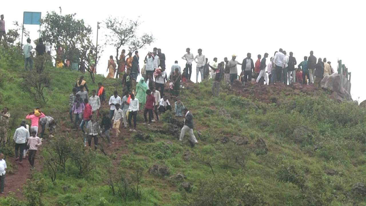ಅಂದ ಹಾಗೇ ಗದಗ ಅರಣ್ಯ ಇಲಾಖೆ ಡ್ರೋನ್ ಕ್ಯಾಮೆರಾದಲ್ಲಿ ಕಪ್ಪತ್ತಗುಡ್ಡದ ಸೌಂದರ್ಯವನ್ನು ಸೆರೆ ಹಿಡದಿದ್ದಾರೆ. ಹಚ್ಚ ಹಸಿರಿನಿಂದ ಕಂಗೊಳಿಸುತ್ತಿರುವ ಭೂ ತಾಯಿಯ ರಮಣೀಯ ದೃಶ್ಯವನ್ನು ನೋಡೋದು ಕಣ್ಣಿಗೆ ಹಬ್ಬವೇ ಸರಿ. ನಮ್ಮ ರಾಜ್ಯ ಮಾತ್ರವಲ್ಲ ಪಕ್ಕದ ಮಹಾರಾಷ್ಟ್ರ, ಗೋವಾದಿಂದಲೂ ಪ್ರವಾಸಿಗರು ಆಗಮಿಸುತ್ತಿದ್ದು, ಪ್ರವಾಸಿಗರಿಗೆ ಅರಣ್ಯ ಇಲಾಖೆ ಸಾಕಷ್ಟು ಸೌಲಭ್ಯ ಒದಗಿಸಿದೆ. 
