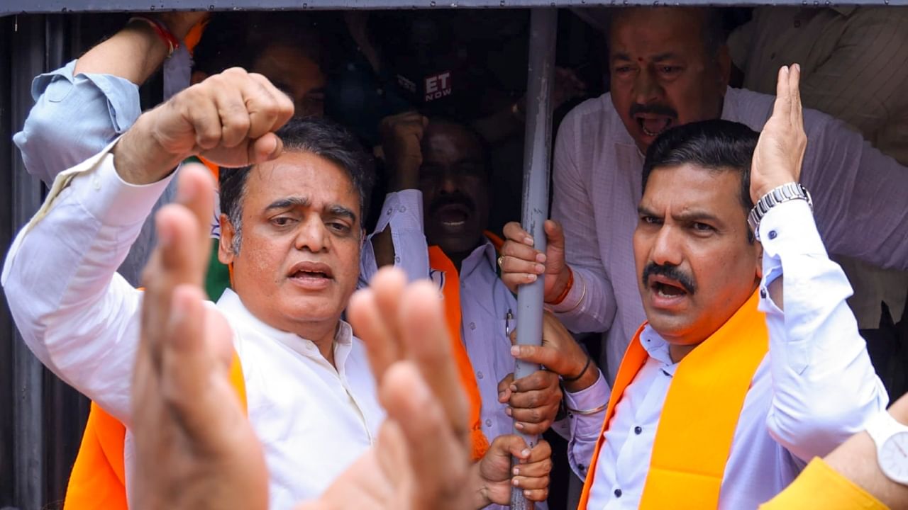 ಬಿಜೆಪಿ ಬಣ ರಾಜಕೀಯ: ದೆಹಲಿಯಲ್ಲಿ ತಂತ್ರ-ಪ್ರತಿತಂತ್ರ! ವಿಜಯೇಂದ್ರ ವಿರುದ್ಧ ಮತ್ತೆ ದೂರು ನೀಡಲಿದೆ ಭಿನ್ನರ ಬಣ ಬಿಜೆಪಿ ಬಣ ರಾಜಕೀಯ: ದೆಹಲಿಯಲ್ಲಿ ತಂತ್ರ-ಪ್ರತಿತಂತ್ರ! ವಿಜಯೇಂದ್ರ ವಿರುದ್ಧ ಮತ್ತೆ ದೂರು ನೀಡಲಿದೆ ಭಿನ್ನರ ಬಣ