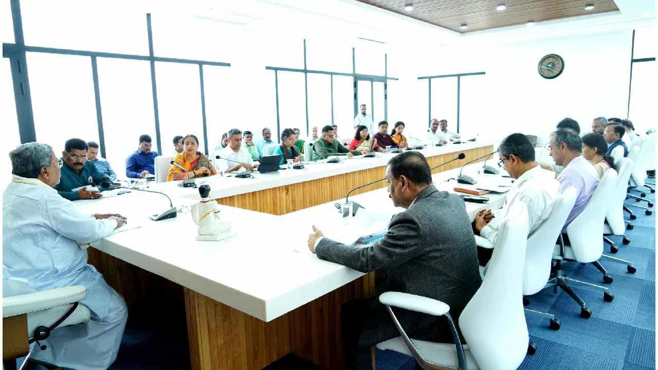 Karnataka Caste Census Resurvey: ಸೆ.22ರಿಂದ ಮರು ಜಾತಿಗಣತಿಗೆ ನಿರ್ಧರಿಸಿದ ರಾಜ್ಯ ಸರ್ಕಾರ: ಸಿಎಂ ಸಭೆಯ ಮುಖ್ಯಾಂಶಗಳು ಇಲ್ಲಿದೆ Karnataka Caste Census Resurvey: ಸೆ.22ರಿಂದ ಮರು ಜಾತಿಗಣತಿಗೆ ನಿರ್ಧರಿಸಿದ ರಾಜ್ಯ ಸರ್ಕಾರ: ಸಿಎಂ ಸಭೆಯ ಮುಖ್ಯಾಂಶಗಳು ಇಲ್ಲಿದೆ