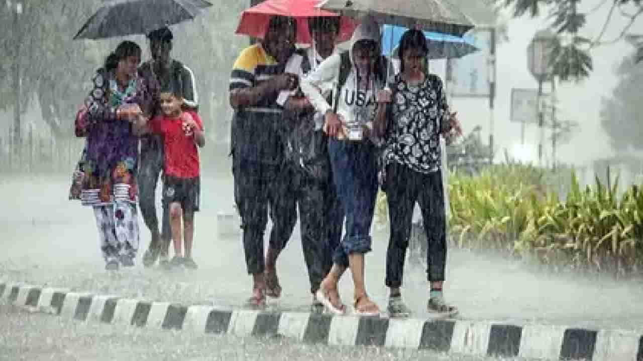 ನಾಳೆಯ ಹವಾಮಾನ: ಕರ್ನಾಟಕದಲ್ಲಿ ಮಳೆ  ಅಬ್ಬರ ಮುಂದುವರಿಕೆ, ಈ ಜಿಲ್ಲೆಗಳಲ್ಲಿ ನಾಳೆ ಶಾಲಾ-ಕಾಲೇಜುಗಳಿಗೆ ರಜೆ