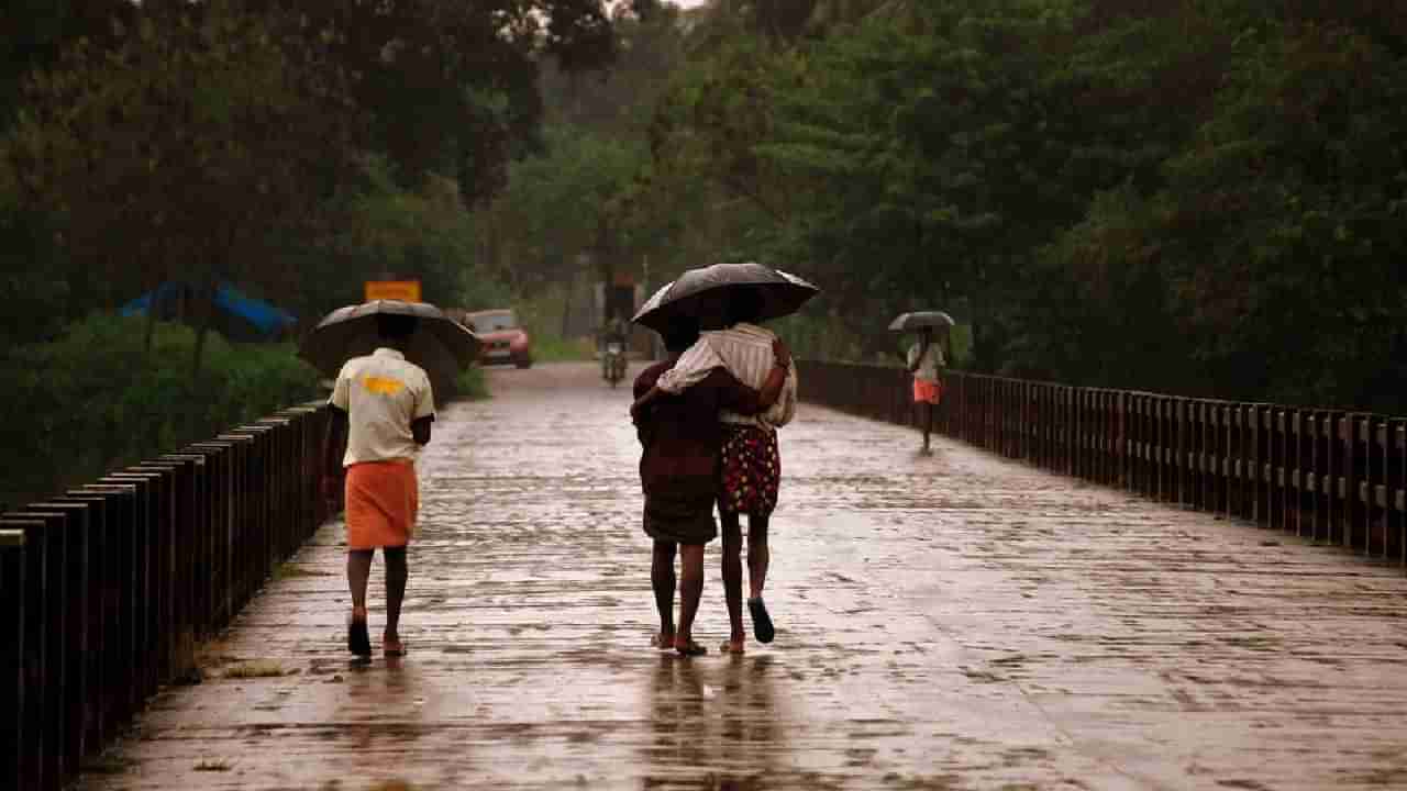 ನಾಳೆಯ ಹವಾಮಾನ: ಮುಂದುವರೆದ ವರುಣಾರ್ಭಟ, ಈ ಜಿಲ್ಲೆಗಳಲ್ಲಿ ಶಾಲೆ-ಕಾಲೇಜ್ಗಳಿಗೆ ರಜೆ