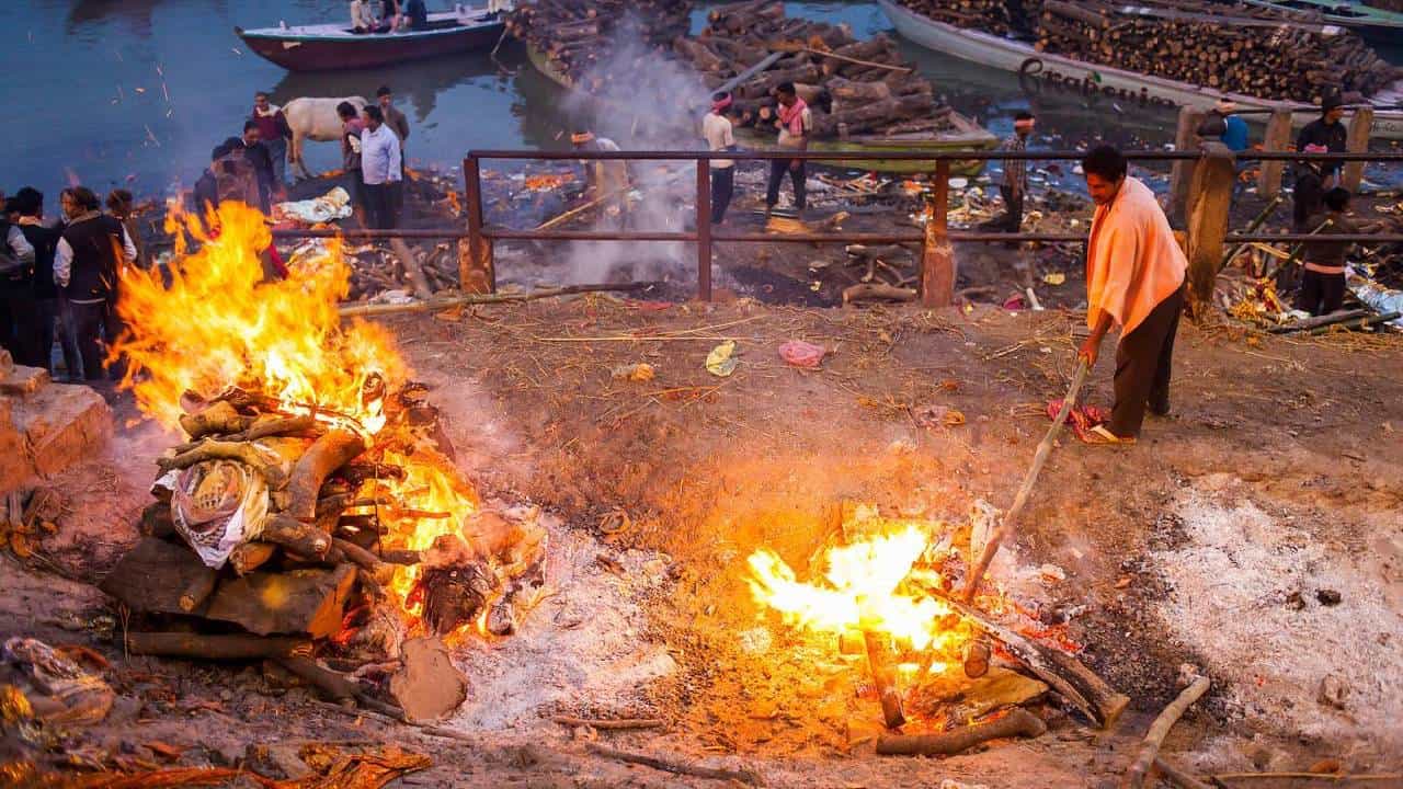 Hindu Rituals: ಕಾಶಿಯಲ್ಲಿ ಯಾವ ಕಾರಣಕ್ಕೂ ಇವರುಗಳ ಮೃತ ದೇಹಗಳನ್ನು ದಹನ ಮಾಡುವುದಿಲ್ಲ Hindu Rituals: ಕಾಶಿಯಲ್ಲಿ ಯಾವ ಕಾರಣಕ್ಕೂ ಇವರುಗಳ ಮೃತ ದೇಹಗಳನ್ನು ದಹನ ಮಾಡುವುದಿಲ್ಲ