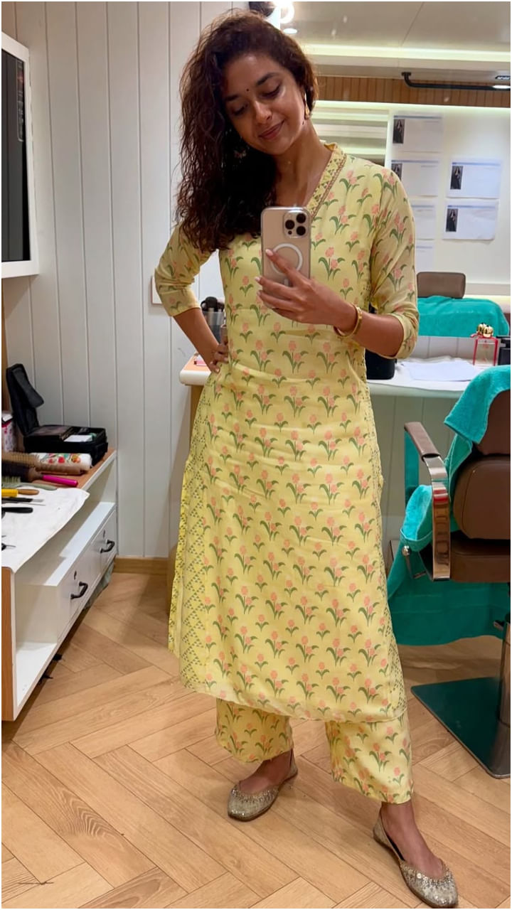 ಬಿಡುವಿನ ವೇಳೆ ಆತ್ಮೀಯರೊಂದಿಗೆ ಕಾಲ ಕಳೆದ ಕೀರ್ತಿ ಸುರೇಶ್.