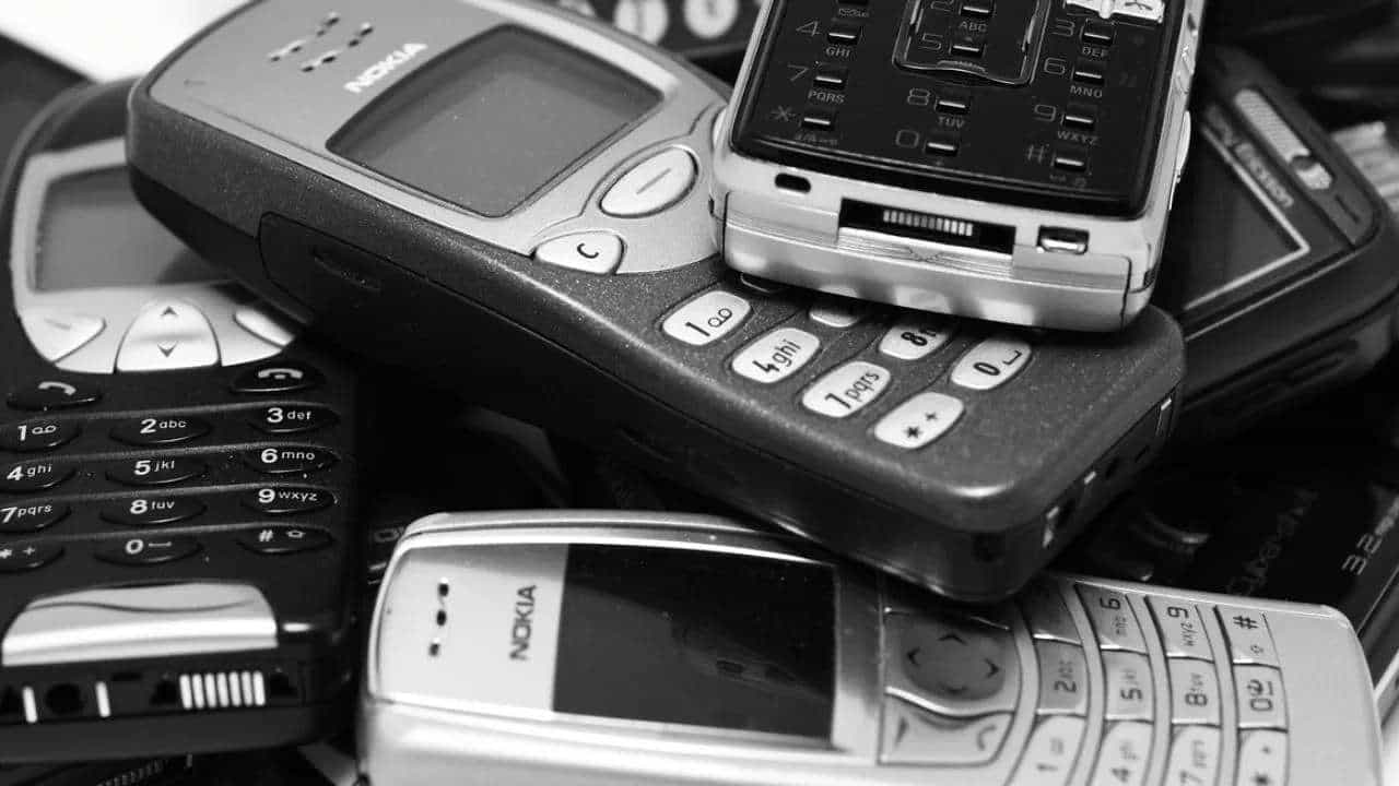 Keypad Phone Uses: ನಿಮ್ಮಲ್ಲಿ ಬಳಸದ ಹಳೆಯ ಕೀಪ್ಯಾಡ್ ಫೋನ್ಗಳಿವೆಯೇ? Keypad Phone Uses: ನಿಮ್ಮಲ್ಲಿ ಬಳಸದ ಹಳೆಯ ಕೀಪ್ಯಾಡ್ ಫೋನ್ಗಳಿವೆಯೇ?