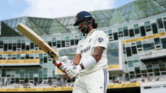 ರಾಹುಲ್ ಏಕಾಂಗಿ ಹೋರಾಟ; ದಿನದಾಟದಂತ್ಯಕ್ಕೆ ಭಾರತ 58/4 ರಾಹುಲ್ ಏಕಾಂಗಿ ಹೋರಾಟ; ದಿನದಾಟದಂತ್ಯಕ್ಕೆ ಭಾರತ 58/4