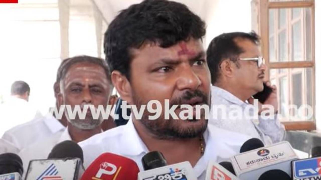 ಸಿದ್ರಾಮಣ್ಣ, ಶಿವಕುಮಾರ್ ಇಬ್ಬರೂ ನಮ್ಮ ನಾಯಕರು, ಹೈಕಮಾಂಡ್ ಹೇಳಿದಂತೆ ಕೇಳುತ್ತೇವೆ: ಕೊತ್ತೂರು ಮಂಜುನಾಥ್
