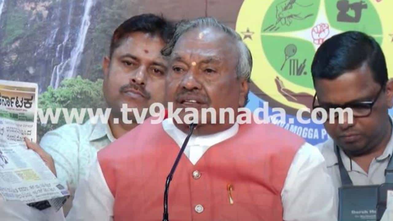 ಹಿಂದುಳಿದ ವರ್ಗಗಳಿಗೆ ಏನೂ ಮಾಡಲಾಗಿಲ್ಲ ಅಂತ ರಾಹುಲ್ ಹೇಳಿದರೆ, ಸಿದ್ದರಾಮಯ್ಯ ಉಲ್ಟಾ ಹೇಳುತ್ತಾರೆ: ಈಶ್ವರಪ್ಪ ಹಿಂದುಳಿದ ವರ್ಗಗಳಿಗೆ ಏನೂ ಮಾಡಲಾಗಿಲ್ಲ ಅಂತ ರಾಹುಲ್ ಹೇಳಿದರೆ, ಸಿದ್ದರಾಮಯ್ಯ ಉಲ್ಟಾ ಹೇಳುತ್ತಾರೆ: ಈಶ್ವರಪ್ಪ