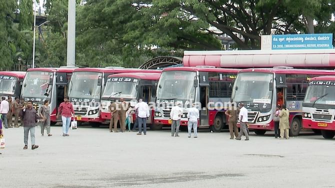 ಕೆಎಸ್ಆರ್ಟಿಸಿ ಹೊಸ ಲಗೇಜ್ ನಿಯಮ: ಹಣ ಕೊಟ್ರೆ ಏನೆಲ್ಲ ಒಯ್ಯಬಹು ನೋಡಿ! ಕೆಎಸ್ಆರ್ಟಿಸಿ ಹೊಸ ಲಗೇಜ್ ನಿಯಮ: ಹಣ ಕೊಟ್ರೆ ಏನೆಲ್ಲ ಒಯ್ಯಬಹು ನೋಡಿ!