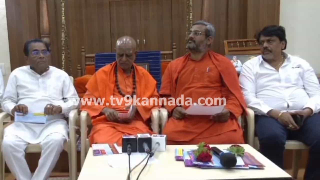ಮತ್ತೆ ಭುಗಿಲೆದ್ದ ಲಿಂಗಾಯತ ಪ್ರತ್ಯೇಕ ಧರ್ಮ ವಿವಾದ: ಪಂಚಪೀಠಾಧ್ಯಕ್ಷರ ನಿರ್ಣಯಕ್ಕೆ ಲಿಂಗಾಯತ ಮಠಾಧಿಪತಿಗಳ ಸೆಡ್ಡು ಮತ್ತೆ ಭುಗಿಲೆದ್ದ ಲಿಂಗಾಯತ ಪ್ರತ್ಯೇಕ ಧರ್ಮ ವಿವಾದ: ಪಂಚಪೀಠಾಧ್ಯಕ್ಷರ ನಿರ್ಣಯಕ್ಕೆ ಲಿಂಗಾಯತ ಮಠಾಧಿಪತಿಗಳ ಸೆಡ್ಡು