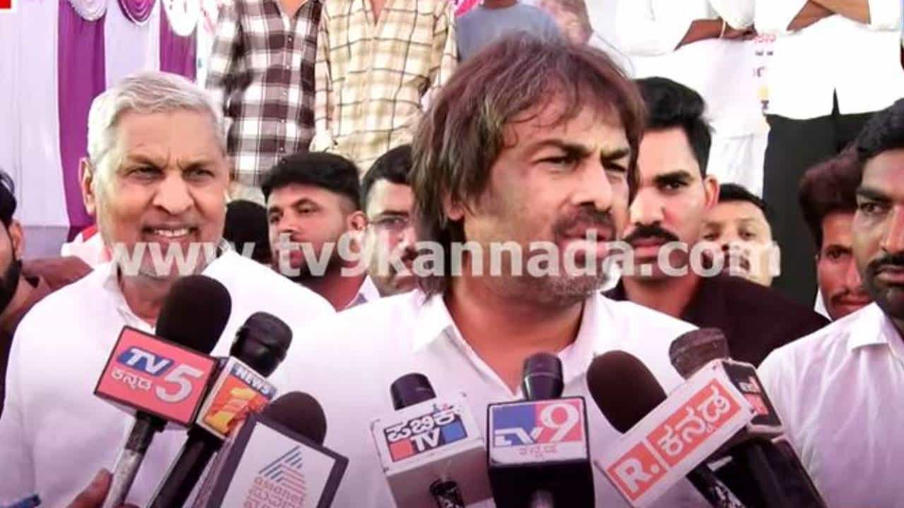 ಮಾಧ್ಯಮದವರು ಇಕ್ಕಟ್ಟಿನ ಪ್ರಶ್ನೆ ಕೇಳಿದಾಗ ಸಿಡುಕಿದ ಮಧು ಬಂಗಾರಪ್ಪ, ನಿಮಗ್ಯಾಕೆ ಅದೆಲ್ಲ ಎಂದರು! ಮಾಧ್ಯಮದವರು ಇಕ್ಕಟ್ಟಿನ ಪ್ರಶ್ನೆ ಕೇಳಿದಾಗ ಸಿಡುಕಿದ ಮಧು ಬಂಗಾರಪ್ಪ, ನಿಮಗ್ಯಾಕೆ ಅದೆಲ್ಲ ಎಂದರು!
