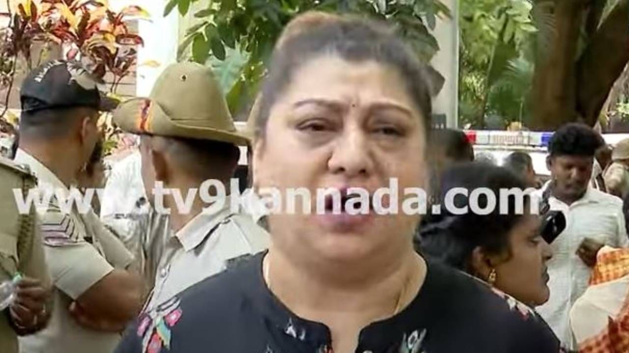 B Saroja Devi Passes Away; ಈ ವಯಸ್ಸಲ್ಲೂ ಎಂಥ ಚೆಲುವಿನ ಒಡತಿ ಸರೋಜಮ್ಮ! ಮಾಲಾಶ್ರೀ