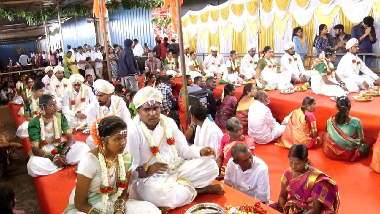 ಮದುವೆ ಅಂದರೆ ಸಾಕು ಅಲ್ಲಿ ಆಡಂಬರ, ಸಡಗರ-ಸಂಭ್ರಮ ಎದ್ದು ಕಾಣುವುದು ಸಹಜ. ಅದರಲ್ಲೂ ಮರ್ಯಾದೆ ಪ್ರಶ್ನೆ ಅಂತ ಬಹುತೇಕರು ಸಾಲ ಸೋಲ ಮಾಡಿ ಮದುವೆ ಮಾಡುತ್ತಾರೆ. ಆದರೆ ಇಂತವರ ನಡುವೆ ಇಲ್ಲೊಂದು ಕಡೆ ಲಕ್ಷ ಲಕ್ಷ ಹಣವಿದ್ದರೂ ಮಗನ ಮದುವೆಗೆ ದುಂದು ವೆಚ್ಚ ಮಾಡದೆ ಅದೇ ಖರ್ಚಿನಲ್ಲಿ 11 ನವಜೋಡಿ ಮದುವೆ ಮಾಡಿಸುವ ಮೂಲಕ ಮಾನವೀಯತೆ ಮೆರೆದು ಮಾದರಿ ಆಗಿದ್ದಾರೆ.