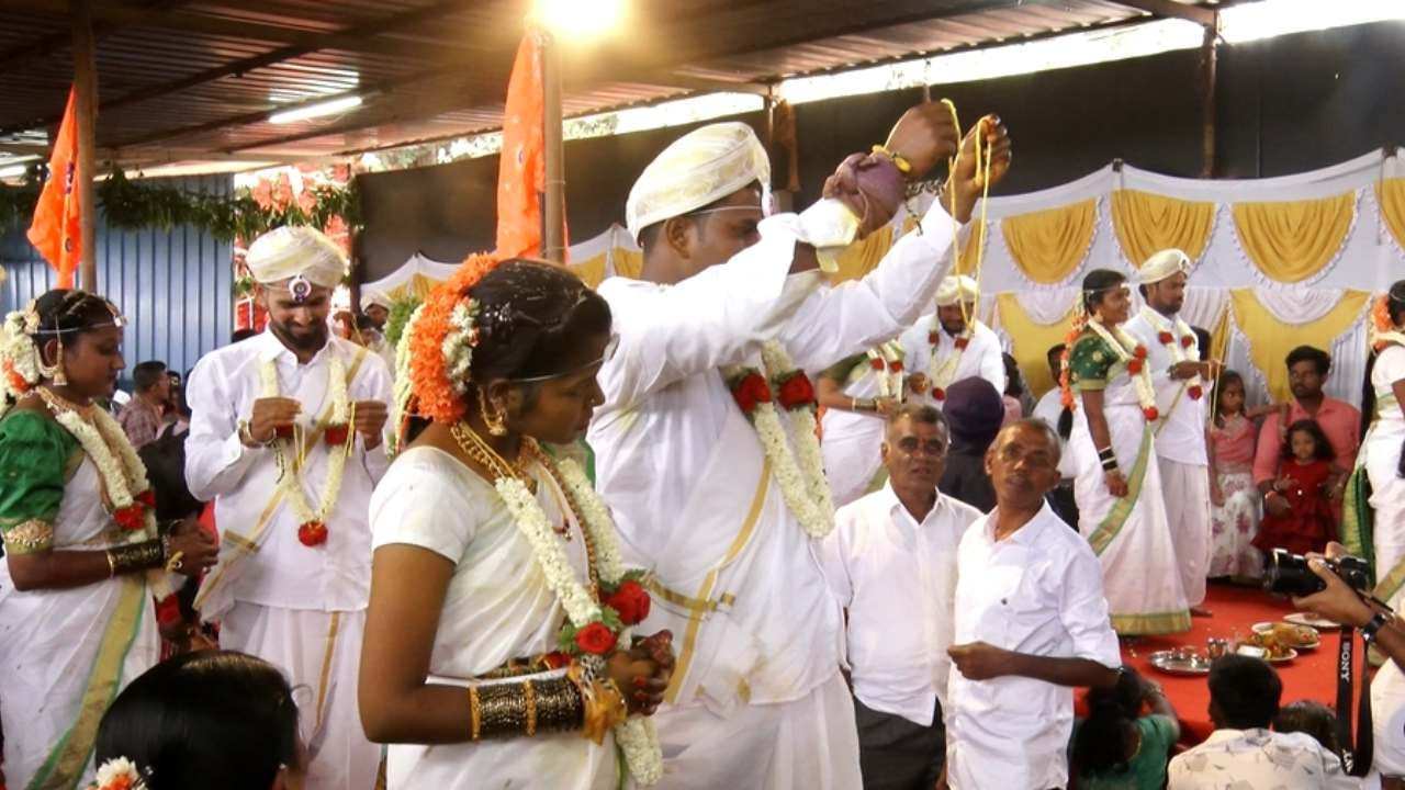ಬೆಳಗ್ಗೆ ದೇವಸ್ಥಾನದಲ್ಲಿ ಮಗನ ಮದುವೆ ಮಾಡಿದ ನಂತರ ಅದೇ ವೇದಿಕೆಯಲ್ಲಿ 11 ನವಜೋಡಿಗಳಿಗೆ ಕಲ್ಯಾಣ ಮಾಡಿಸಿದ್ದಾರೆ. ಜೊತೆಗೆ ನೂತನವಾಗಿ ದೇವಸ್ತಾನದಲ್ಲಿ ಸಾಮೂಹಿಕ ವಿವಾಗದಲ್ಲಿ ದಾಂಪತ್ಯ ಜೀವನಕ್ಕೆ ಕಾಲಿಟ್ಟ ಜೋಡಿಗಳಲ್ಲಿ ವಧುವಿಗೆ ಸೀರೆ, ವರನಿಗೆ ಶರ್ಟ್, ಪಂಚೆ, ಪೇಟ, ಚಿನ್ನದ ತಾಳಿ ಮತ್ತು 10 ಸಾವಿರ ರೂ ನಗದು ಉಡುಗೊರೆ ನೀಡಿದ್ದಾರೆ.