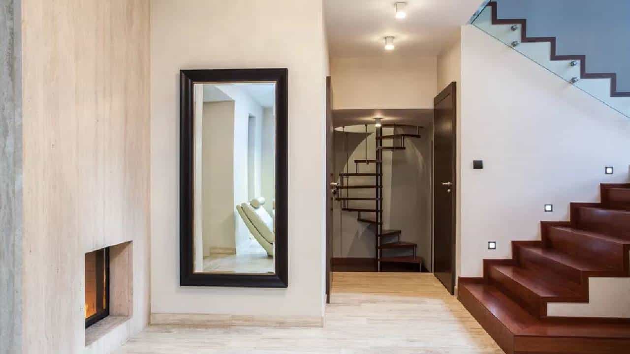 Vastu Tips: ಮನೆಯ ವಾಸ್ತು ದೋಷವನ್ನು ಕನ್ನಡಿ ಬಳಸಿ ತೆಗೆದುಹಾಕುವುದು ಹೇಗೆ? Vastu Tips: ಮನೆಯ ವಾಸ್ತು ದೋಷವನ್ನು ಕನ್ನಡಿ ಬಳಸಿ ತೆಗೆದುಹಾಕುವುದು ಹೇಗೆ?
