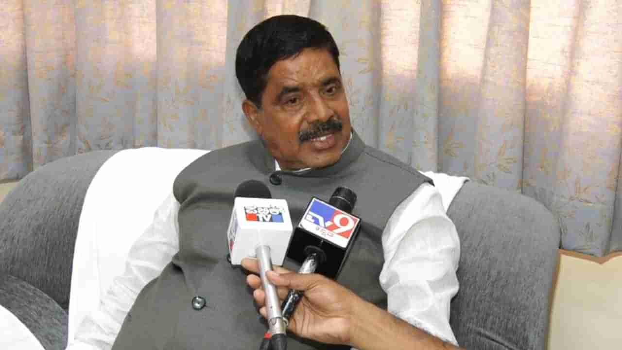 ಸಿಎಂ, ಡಿಸಿಎಂ ಮಧ್ಯೆ ಒಪ್ಪಂದ ಆಗಿದ್ರೆ ಅಧಿಕಾರ ಹಂಚಿಕೆ ಆಗಲಿ: ಕಾಂಗ್ರೆಸ್ ಶಾಸಕ ಬಿ.ದೇವೇಂದ್ರಪ್ಪ ಹೊಸ ಬಾಂಬ್