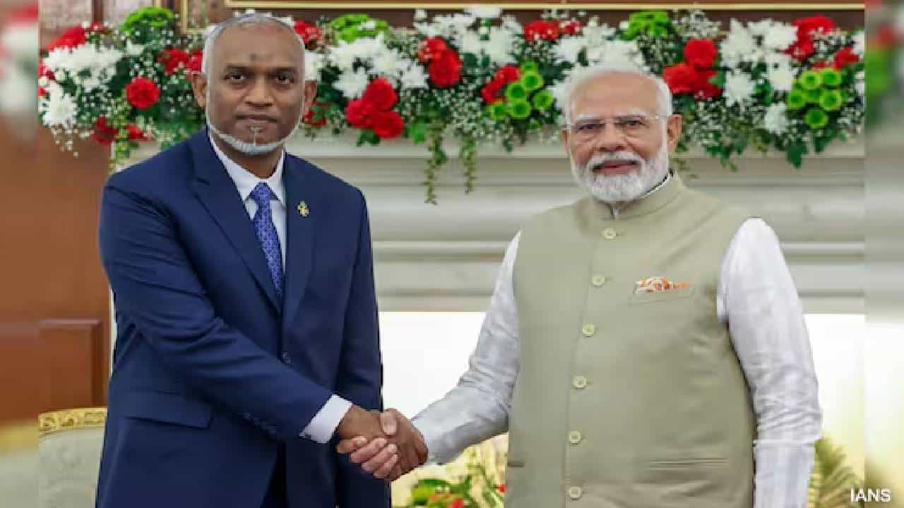Modi Maldives Visit: ಅಂದು ಅವಮಾನಿಸಿ ಇಂದು ಮುಖ್ಯ ಅತಿಥಿಯಾಗಿ ಪ್ರಧಾನಿ ಮೋದಿಯನ್ನು ಆಹ್ವಾನಿಸಿದ ಮಾಲ್ಡೀವ್ಸ್ Modi Maldives Visit: ಅಂದು ಅವಮಾನಿಸಿ ಇಂದು ಮುಖ್ಯ ಅತಿಥಿಯಾಗಿ ಪ್ರಧಾನಿ ಮೋದಿಯನ್ನು ಆಹ್ವಾನಿಸಿದ ಮಾಲ್ಡೀವ್ಸ್