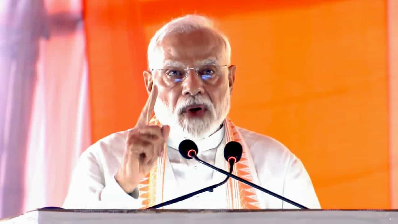 ಮಹಿಳೆಯರಿಗೆ ಸುರಕ್ಷತೆಯಿಲ್ಲ, ಟಿಎಂಸಿ ಅಪರಾಧಿಗಳನ್ನು ರಕ್ಷಿಸುತ್ತಿದೆ; ಕೊಲ್ಕತ್ತಾ ಅತ್ಯಾಚಾರ ಕುರಿತು ಮೋದಿ ವಾಗ್ದಾಳಿ ಮಹಿಳೆಯರಿಗೆ ಸುರಕ್ಷತೆಯಿಲ್ಲ, ಟಿಎಂಸಿ ಅಪರಾಧಿಗಳನ್ನು ರಕ್ಷಿಸುತ್ತಿದೆ; ಕೊಲ್ಕತ್ತಾ ಅತ್ಯಾಚಾರ ಕುರಿತು ಮೋದಿ ವಾಗ್ದಾಳಿ