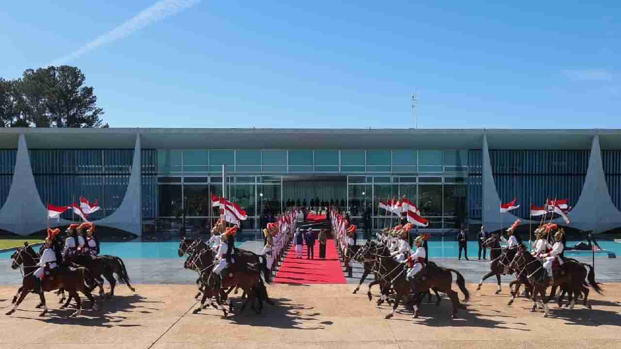 ಬ್ರೆಸಿಲಿಯಾದಲ್ಲಿ ಪ್ರಧಾನಿ ಮೋದಿಗೆ 144 ಕುದುರೆಗಳ ಅದ್ದೂರಿ ಸ್ವಾಗತ