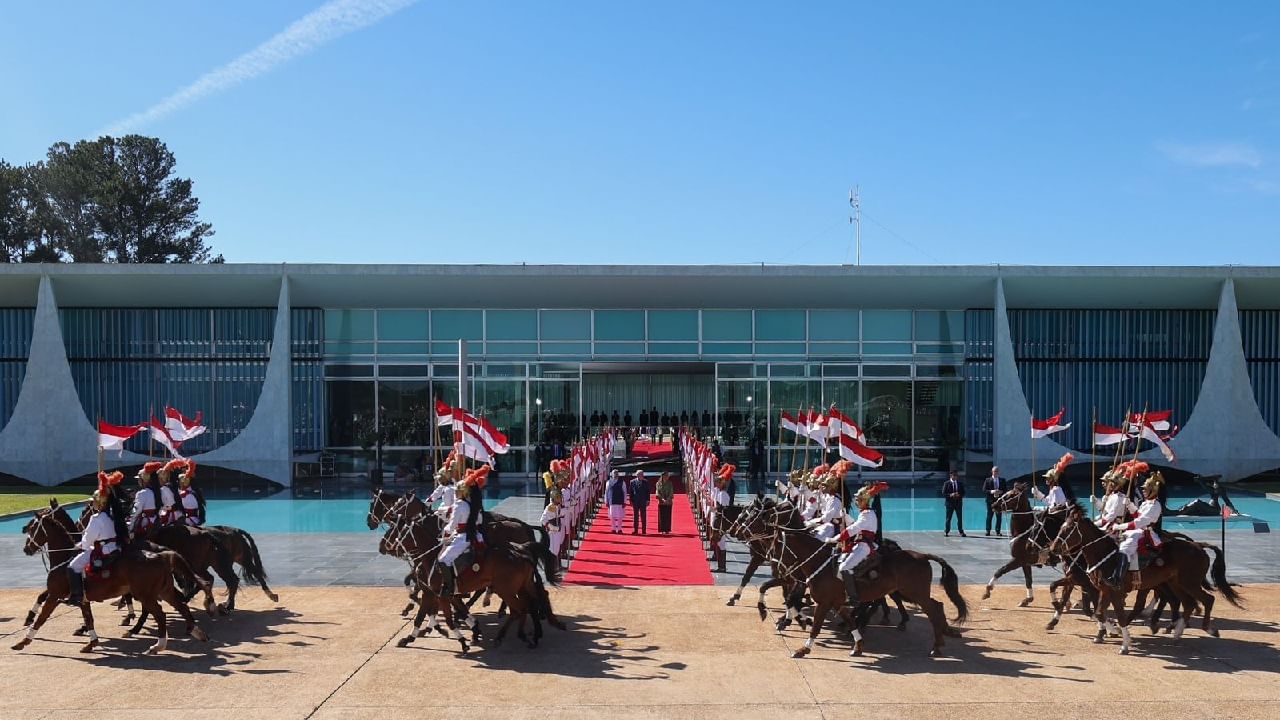 ಬ್ರೆಸಿಲಿಯಾದಲ್ಲಿ ಪ್ರಧಾನಿ ಮೋದಿಗೆ 144 ಕುದುರೆಗಳ ಅದ್ದೂರಿ ಸ್ವಾಗತ