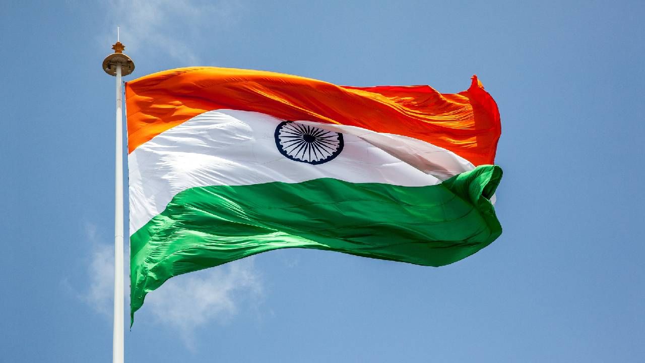 National Flag Day 2025: ರಾಷ್ಟ್ರ ಧ್ವಜಕ್ಕೆ ಗೌರವ ನೀಡುವುದು ನಮ್ಮೆಲ್ಲರ ಕರ್ತವ್ಯ National Flag Day 2025: ರಾಷ್ಟ್ರ ಧ್ವಜಕ್ಕೆ ಗೌರವ ನೀಡುವುದು ನಮ್ಮೆಲ್ಲರ ಕರ್ತವ್ಯ