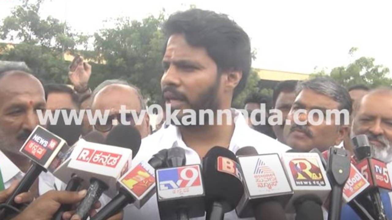 ರಂದೀಪ್ ಸುರ್ಜೇವಾಲಾ ರಾಜ್ಯದ ಸೂಪರ್ ಸಿಎಂ ಆಗಿರಬಹುದಾದ ಸಂಶಯ ಕಾಡುತ್ತಿದೆ: ನಿಖಿಲ್ ಕುಮಾರಸ್ವಾಮಿ
