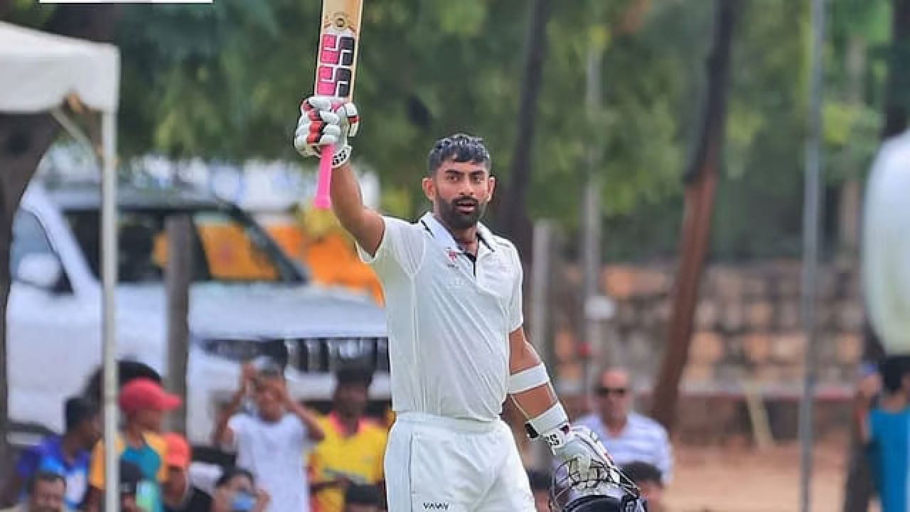 ಎನ್. ಜಗದೀಸನ್ ಪ್ರಥಮ ದರ್ಜೆ ಕ್ರಿಕೆಟ್ನಲ್ಲಿ ಈವರೆಗೆ 52 ಪಂದ್ಯಗಳನ್ನಾಡಿದ್ದಾರೆ. ಈ ವೇಳೆ 79 ಇನಿಂಗ್ಸ್ ಆಡಿರುವ ಅವರು 3373 ರನ್ ಕಲೆಹಾಕಿದ್ದಾರೆ. ಇದರ ನಡುವೆ ಒಂದು ತ್ರಿಶತಕ, 9 ಶತಕ ಹಾಗೂ 14 ಅರ್ಧಶತಕಗಳನ್ನು ಸಹ ಬಾರಿಸಿದ್ದಾರೆ. ಈ ಅನುಭವಿ ಆಟಕ್ಕೆ ಮಣೆಹಾಕಿರುವ ಬಿಸಿಸಿಐ ಕೊನೆಯ ಟೆಸ್ಟ್ ಪಂದ್ಯಕ್ಕೆ 29 ವರ್ಷದ ಜಗದೀಸನ್ ಅವರನ್ನು ಆಯ್ಕೆ ಮಾಡಿದ್ದಾರೆ.