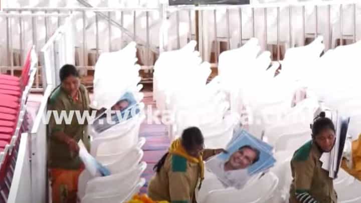 ಸಾಧನಾ ಸಮಾವೇಶದಲ್ಲಿ ಕುರ್ಚಿಗಳ ಮೇಲಿದ್ದ ಸಿದ್ದರಾಮಯ್ಯನವರ ಫೋಟೋಗಳನ್ನು ತೆಗೆಸಿದ್ದು ಯಾಕೆ? ಸಾಧನಾ ಸಮಾವೇಶದಲ್ಲಿ ಕುರ್ಚಿಗಳ ಮೇಲಿದ್ದ ಸಿದ್ದರಾಮಯ್ಯನವರ ಫೋಟೋಗಳನ್ನು ತೆಗೆಸಿದ್ದು ಯಾಕೆ?